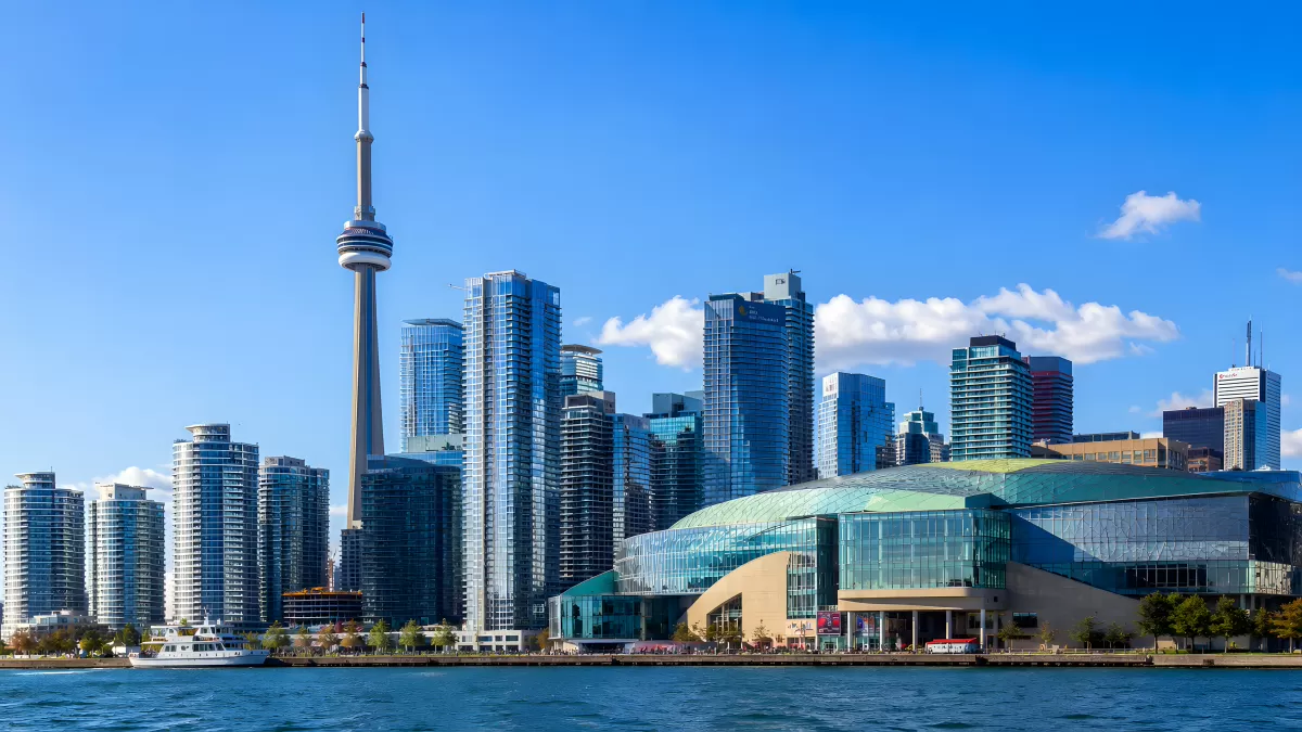 Toronto Skyline mit CN Tower am Lake Ontario — Bild kostenlos herunterladen