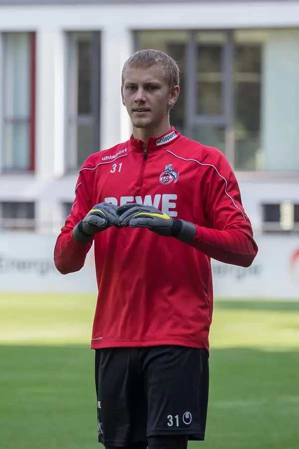 Torwart Brady Scott aus den USA beim Mannschaftstraining des 1. FC Köln
