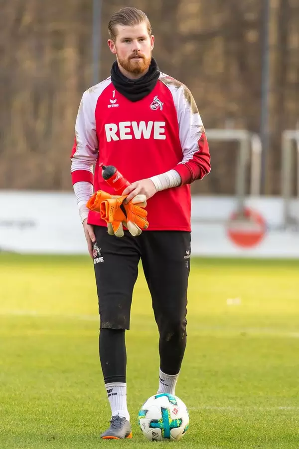 Torwart Timo Horn beim Training am 30.01.2018