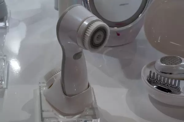 TOUCHBeauty rotating 360° facial cleansing brush