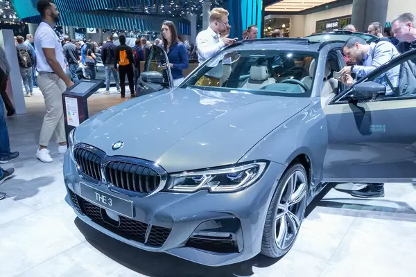 Touring car: BMW 330d xDrive, 6-cylinder