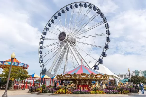 Tourist attraction in Chicago: Ferris wheel at Navy Pier
