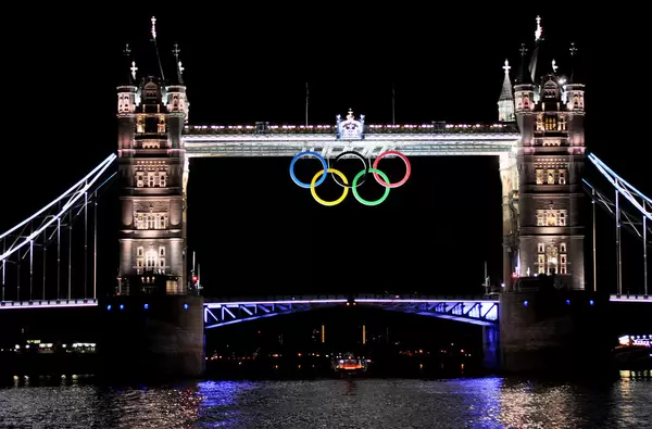 Tower Bridge bei Nacht
