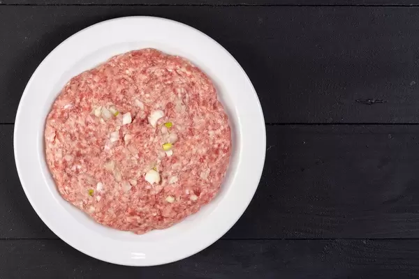 Traditional Serbian Pljeskavica with minced meat and onion (Flip 2019)