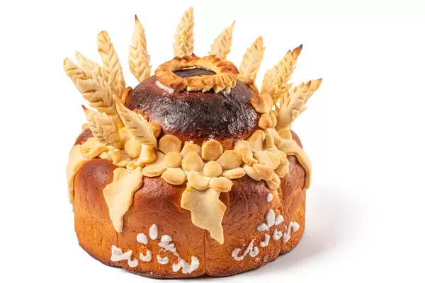 Traditional ukrainian wedding pastry loaf