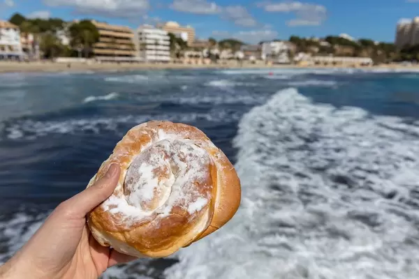 Traditionelle mallorquinische Süßspeise Ensaïmada de Mallorca