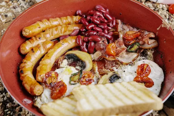 Traditionelles Englisches Menü in einer Bratpfanne Close up