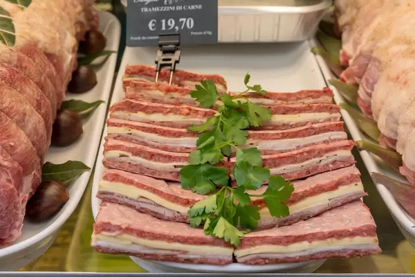 Tramezzini - Fleischsanwiches in einem Restaurant in Rom