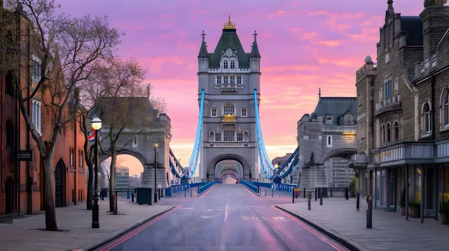 Traumhafter Sonnenaufgang an der Tower Bridge in London