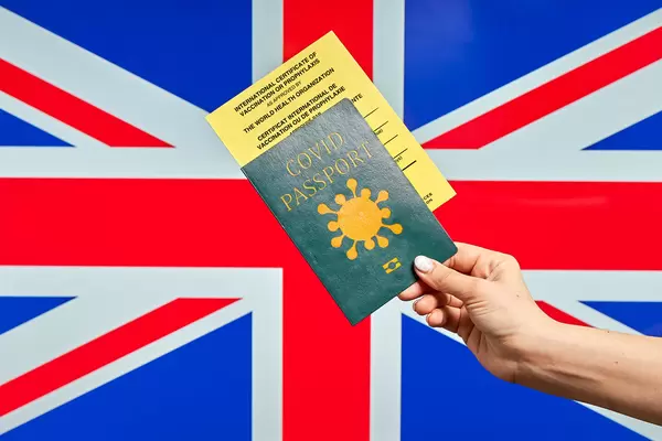 Travel to the UK with Covid passport showing that passengers vaccinated or tested for the coronavirus