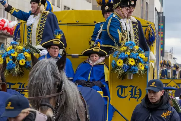 Treue Husaren beim Rosenmontagszug - Kölner Karneval 2018