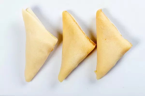 Triangle pancakes with stuffing. Top view (Flip 2019)