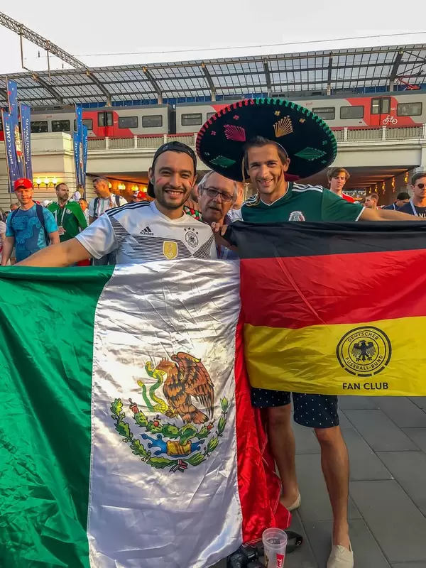 Trikotausch nach dem Spiel gegen Mexiko