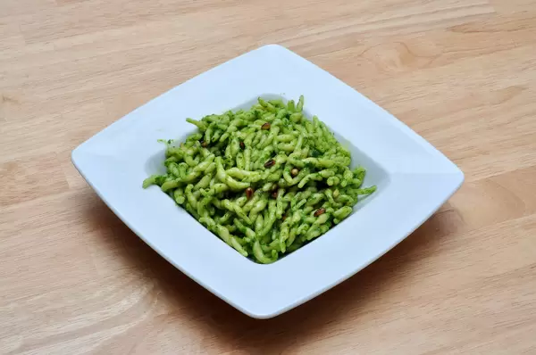 Trofie-Pasta mit Karottengrün-Pesto
