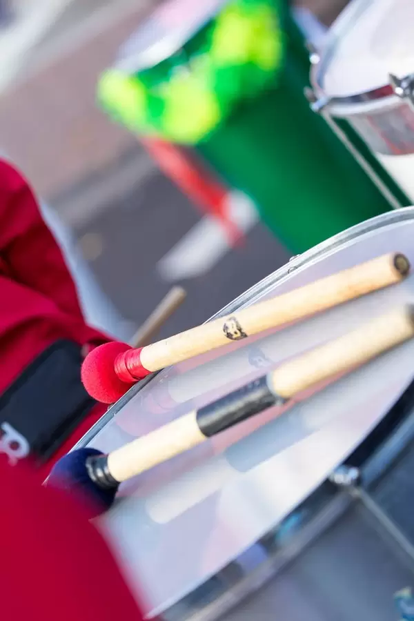 Trommel und zwei Trommelstöcke - Köln Marathon 2017