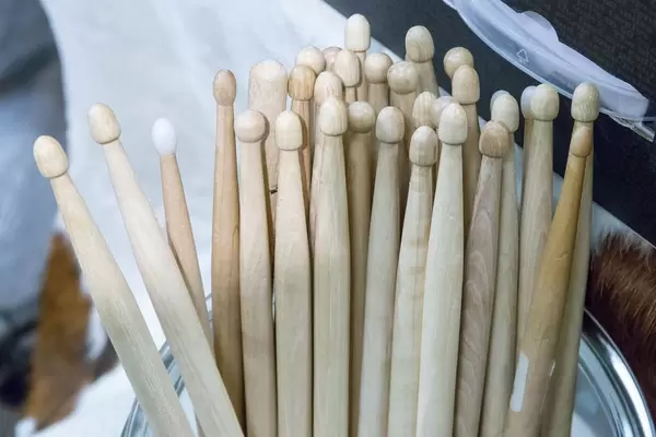 Trommelstöcke (drumsticks) aus Holz