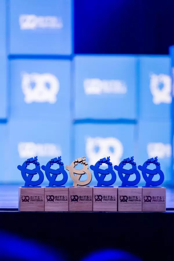 Trophäen für die Gewinner des Start Up Festes