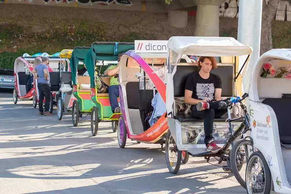 Tuk Tuk Taxi Cabs an der Photokina in Köln