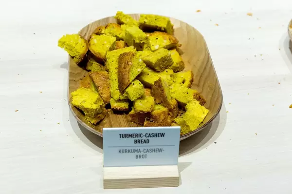 Tumeric-Cashew-Bread cut in pieces on a wooden tray