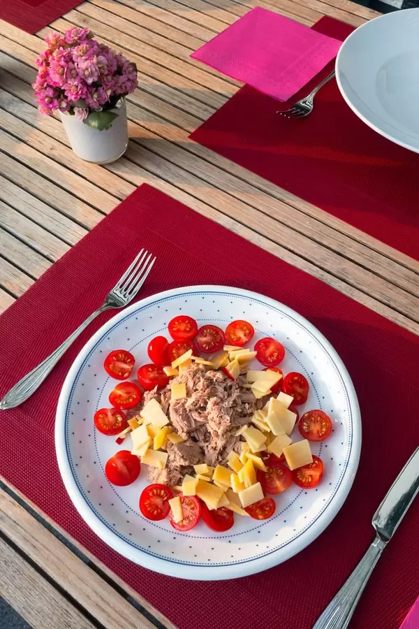 Tunfisch, Käse und Cherrytomaten