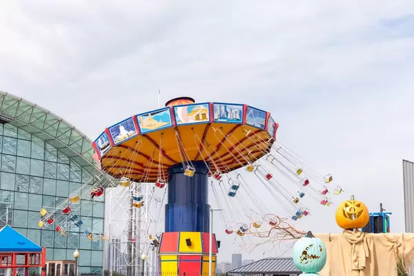 Turning chair-o-plane chain carousel at Navy Pier, Near North Side in Chicago