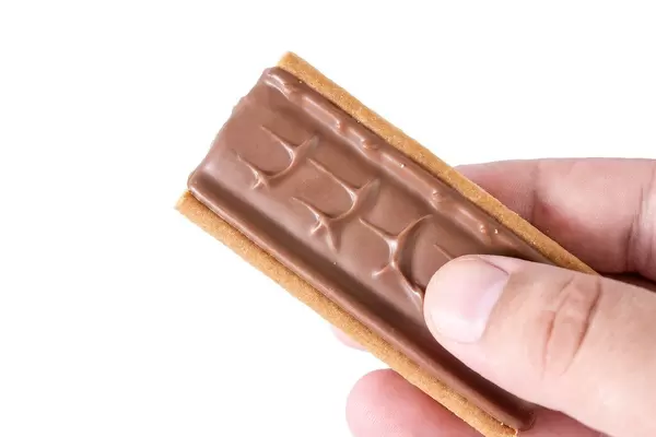 Twix Top chocolate bar in the hand (Flip 2019)