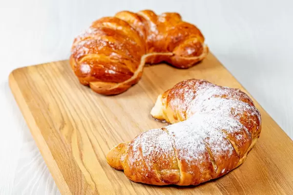 Two buns on a wooden kitchen Board (Flip 2019)