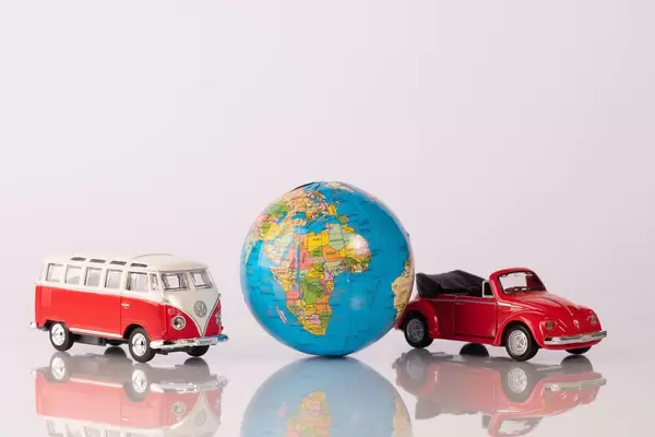 Two red classic cars with globe (Flip 2019)