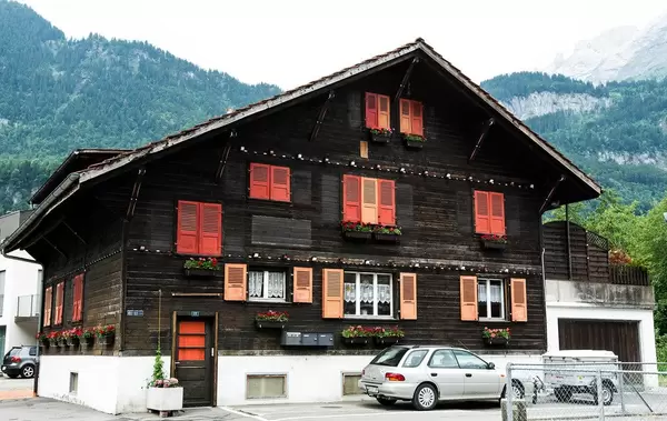 Typical Swiss home in Meiringen, Switzerland (Flip 2019)