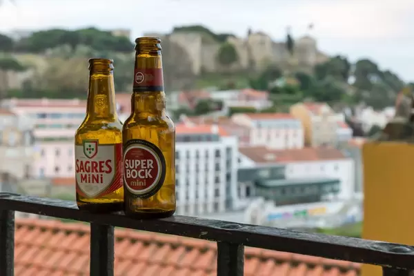 Typische Biersorten Sagres und Super Bock