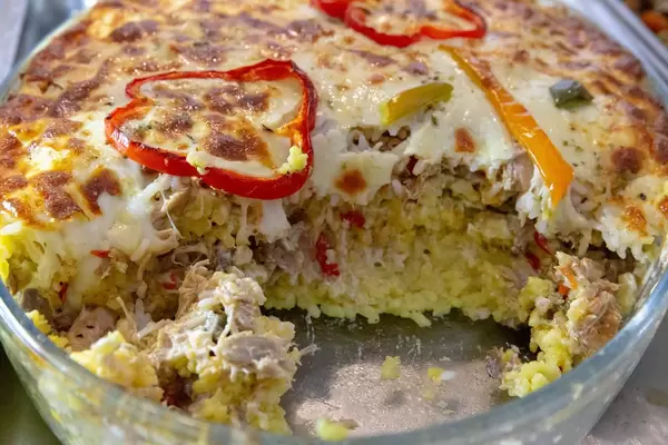 Überbackener Reisauflauf mit Paprika