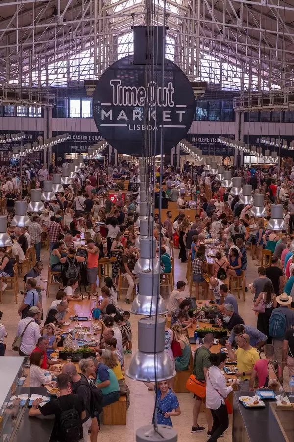 Überblick über den Timout Market in Lissabon