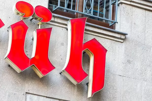 üh am Eingang zum Restaurant Früh am Dom