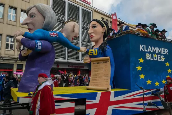 UK hält an der EU fest, wird von T. May weg gezerrt - Kölner Karneval 2018
