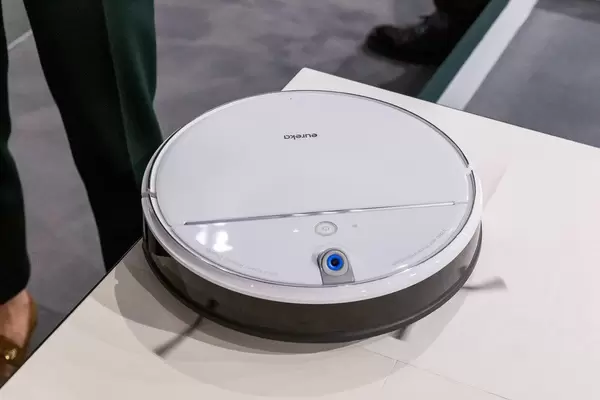Ultra power robotic vacuum cleaner by eureka, with video and voice interaction option