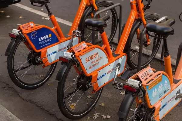 Umweltfreundliche Alternativen zum Autoverkehr in deutschen Großstädten ESWE "meinRad" Fahrradverleihsystem in Wiesbaden