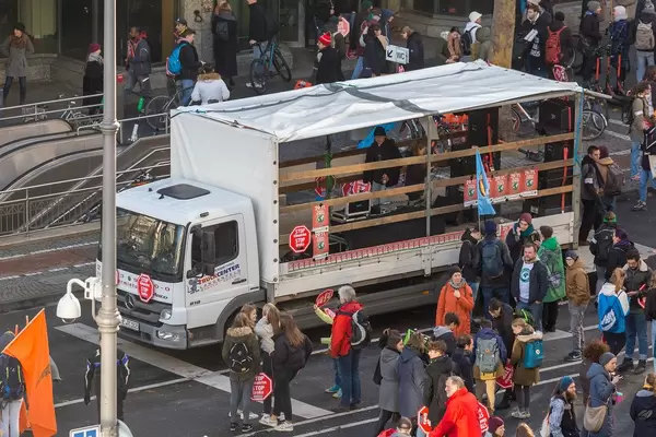 Unterhaltung und Lautstärke für die Fridays for Future Demonstration in Kölns Innenstadt