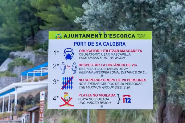 Urlaub mit Mundschutz: Corona-Abstandregeln im Sommer 2020 in Port de Sa Calobra auf Mallorca