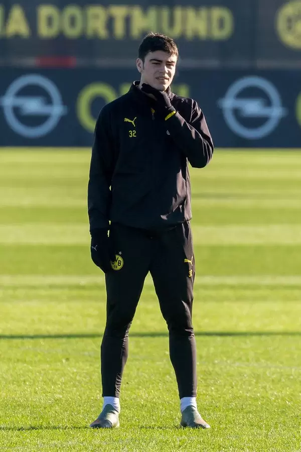 US-amerikanischer offensiver Mittelfeldspieler Giovanni Reyna in Einzelaufnahme beim BVB Training