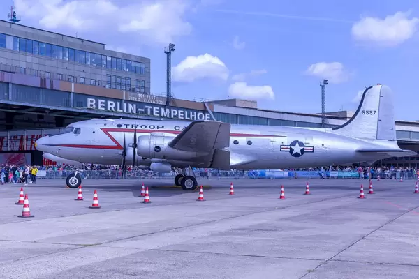 US-amerikanisches Transportflugzeug aus dem zweiten Weltkrieg