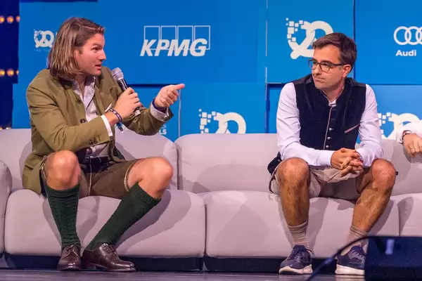 Valentin Stalf im Talk auf der Couch der Bits&Pretzels