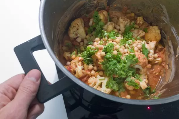 Vegan cauliflower curry