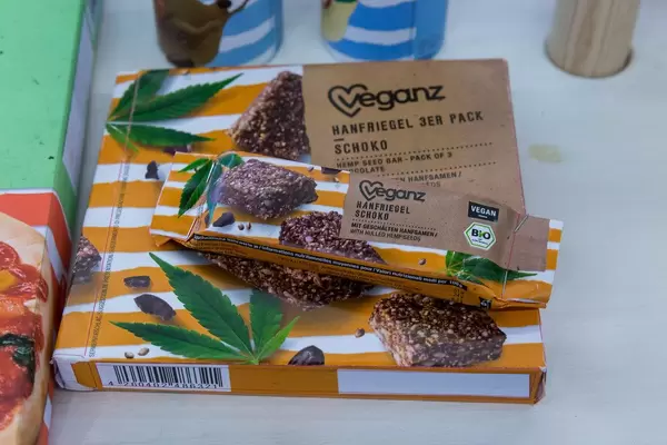 Veganz Hanfriegel mit Schokogeschmack im 3er Pack
