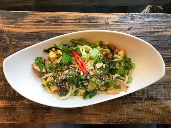 Vegetarisches Gericht aus Vietnam bei Chum Chay in Köln, Aufnahme von oben