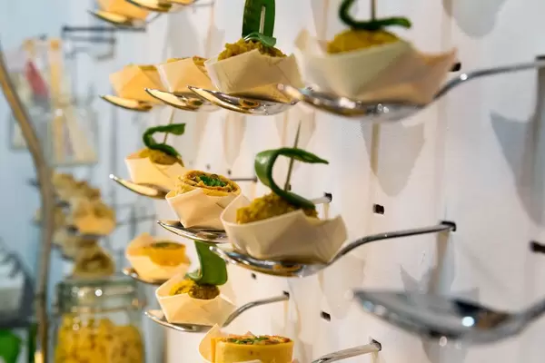 Veggiepraline: chickpeas, peanuts, curcuma