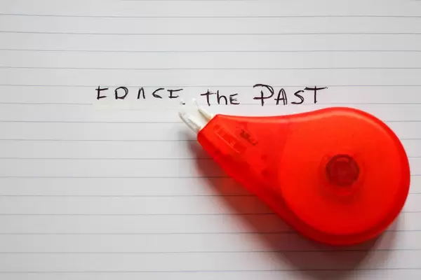 Vergangenheit buchstäblich ausradieren