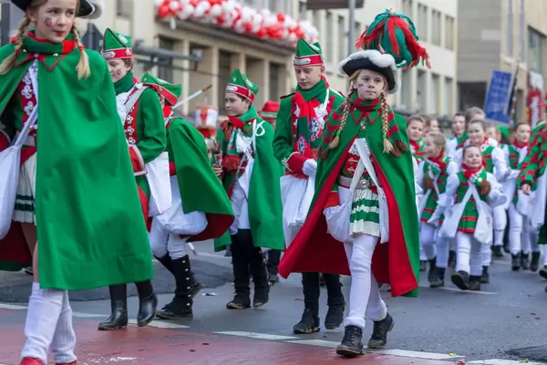 Verkleidete Jungs und Mädchen der Altstädter Köln 1922 - Kölner Karneval 2018