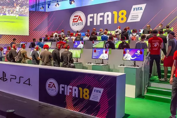 Versammelte Spielenerds auf einer Videospielmesse