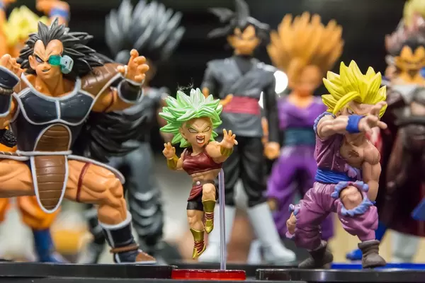 Verschiedene Actionfiguren aus Dragon Ball