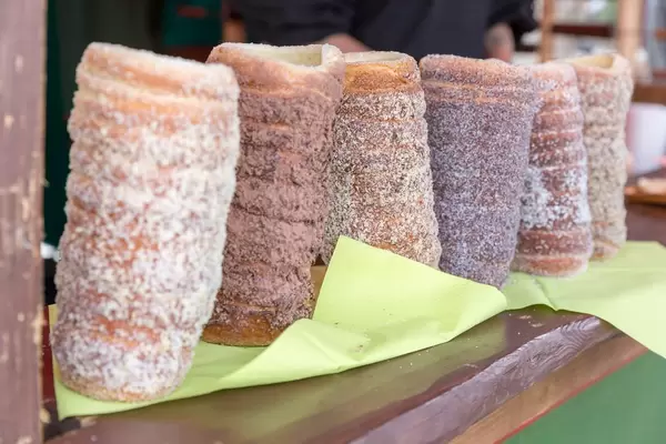 Verschiedene Arten von Baumstriezel